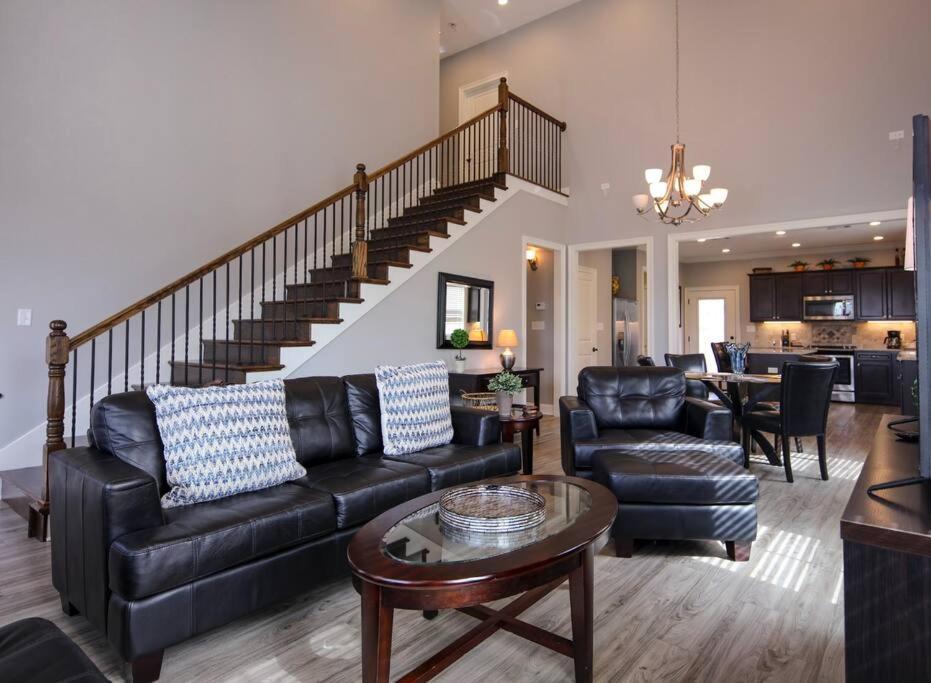 לייק צ'ארלס Luxury 2 Bedroom Townhouse #3 מראה חיצוני תמונה